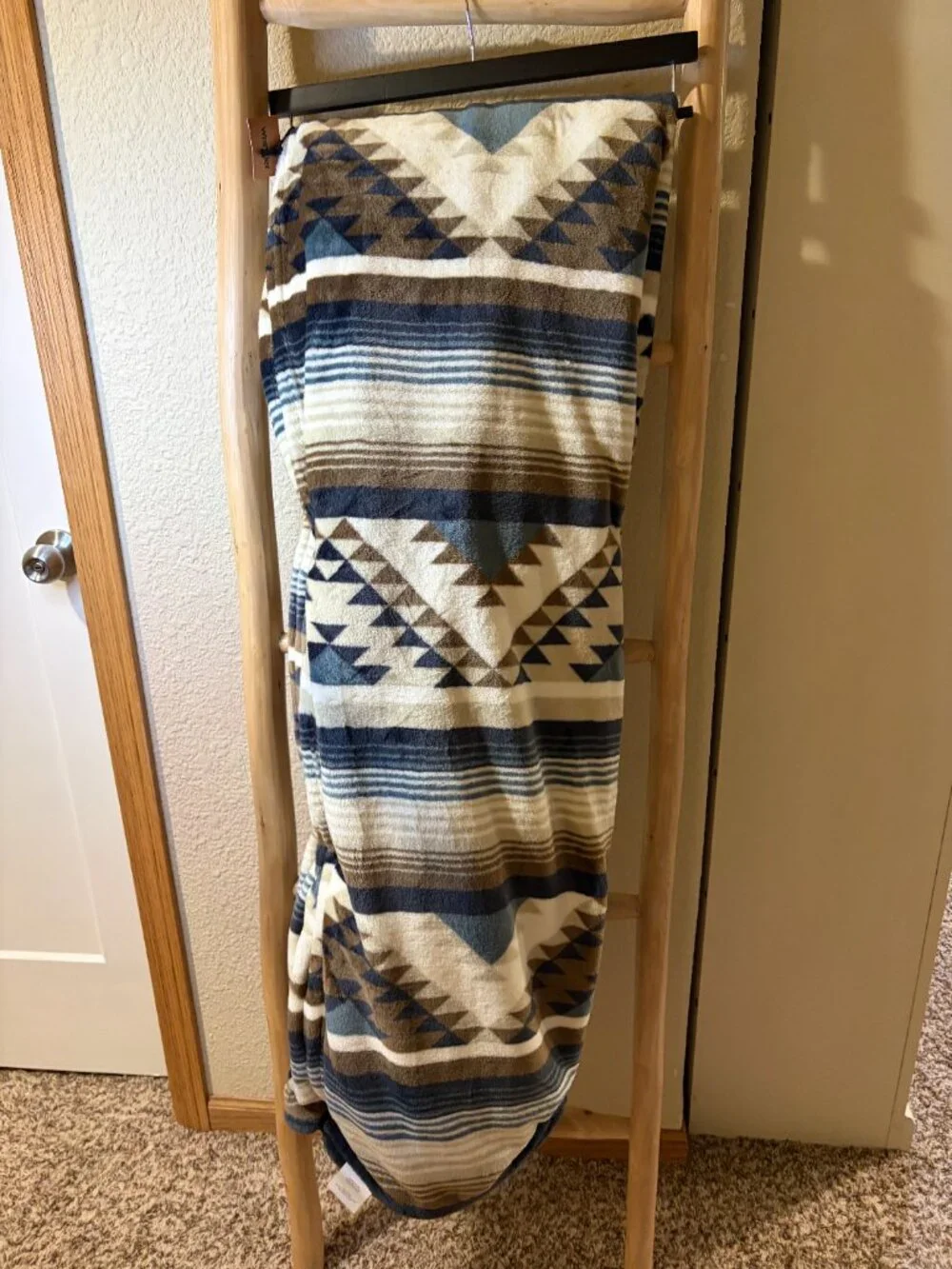 Wrangler King Western Aztec Plush Blanket Blue Brown Cream 108x90 NWT